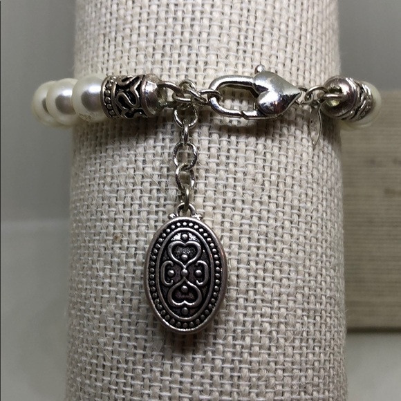 Pearl Bracelet - Picture 3 of 6